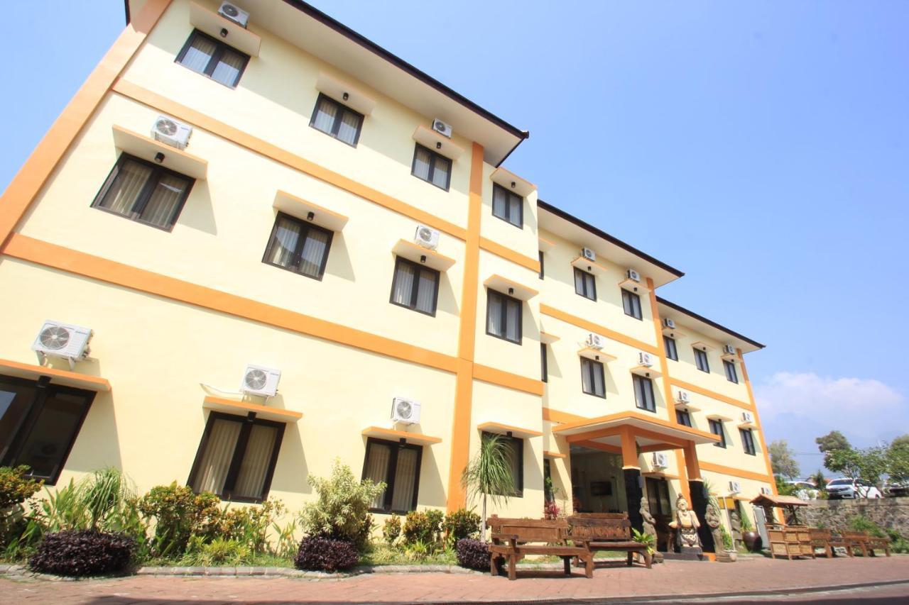 Ciptaningati Hotel Batu  Extérieur photo
