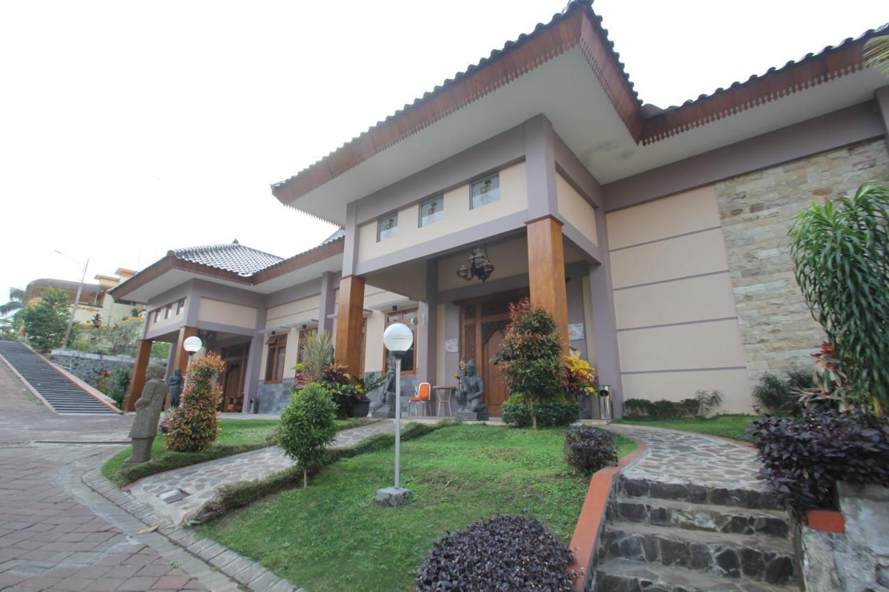 Ciptaningati Hotel Batu  Extérieur photo