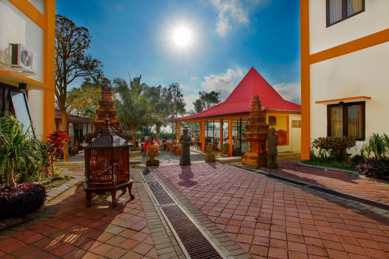 Ciptaningati Hotel Batu  Extérieur photo